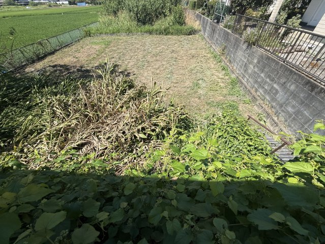 田主丸町菅原 3棟まとめて（倉庫、車庫、中古戸建）の外観|木造瓦葺2階建ての西側に 198.0㎡の雑種地もあります。