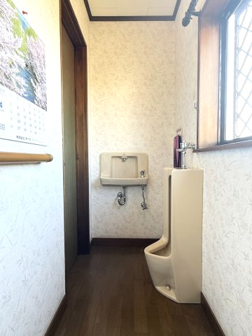 山川町中古戸建のトイレ|手洗いもあります