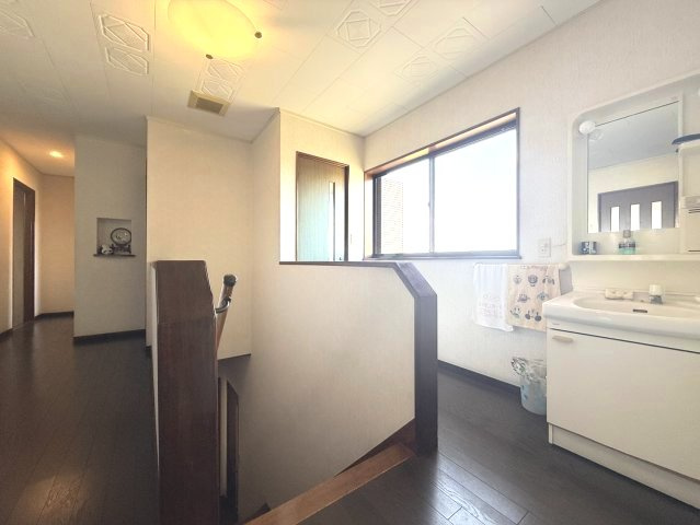 山川町中古戸建の内装|2階の廊下