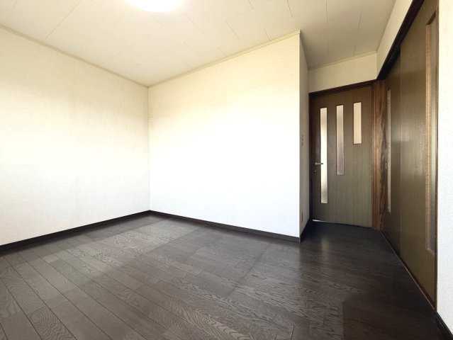 山川町中古戸建の収納|6.5帖の納戸