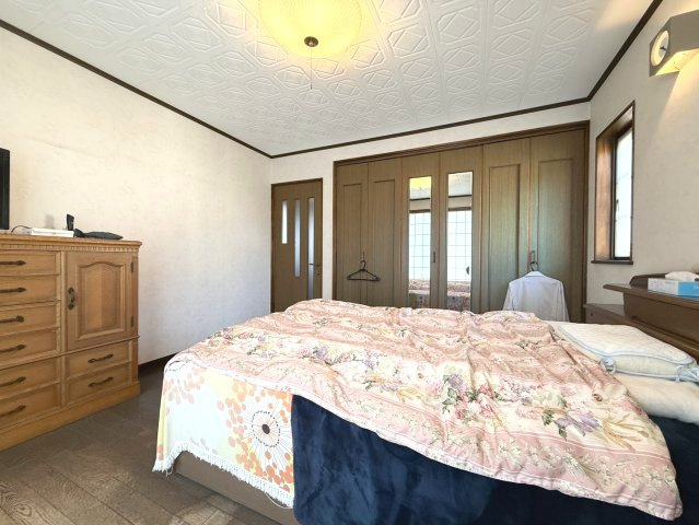 山川町中古戸建の洋室|8帖の洋室