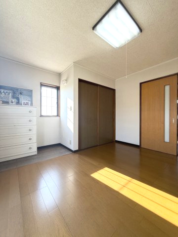山川町中古戸建の洋室|7帖の洋室