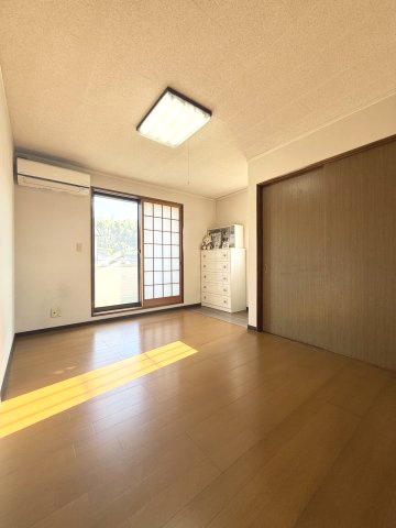 山川町中古戸建の洋室|7帖の洋室
