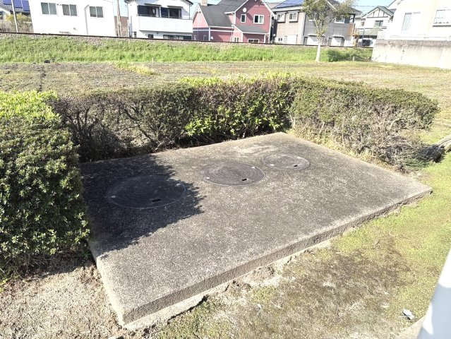 山川町中古戸建のその他|建物の北面に個別浄化槽があります
