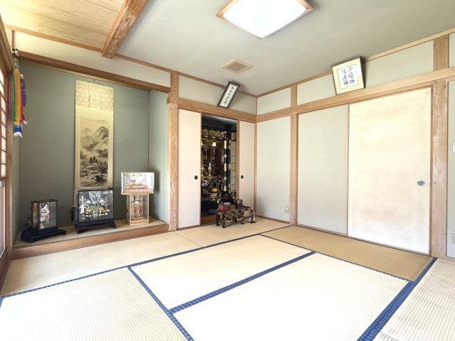 山川町中古戸建の和室|8帖の和室