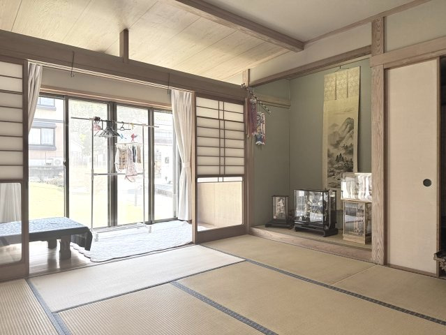 山川町中古戸建の和室|8帖の和室
