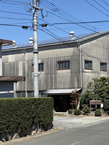 田主丸町菅原 3棟まとめて（倉庫、車庫、中古戸建）の外観|倉庫の屋根に 49.75kwの太陽光パネルが設置されています。