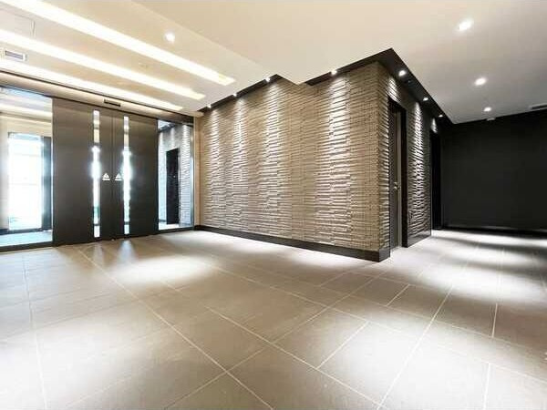 S-RESIDENCE堀田駅前のロビー