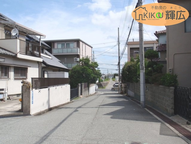 明石市魚住町錦が丘１丁目　土地の前面道路含む現地写真