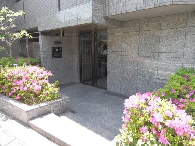 ルーブル新宿西落合参番館のエントランス