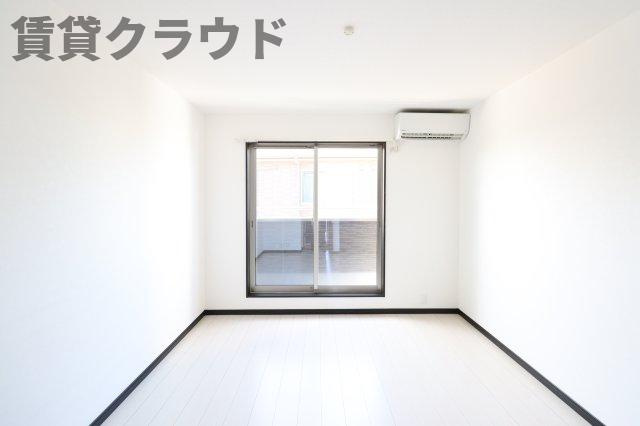 シャインフロント五井駅前の居間・リビング|広くて明るい寝室