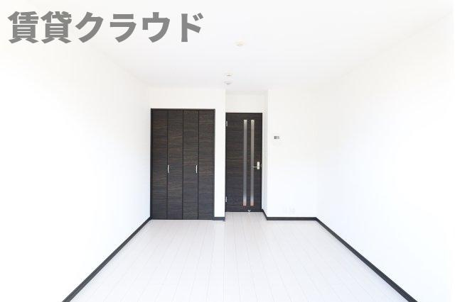 シャインフロント五井駅前の居間・リビング|角部屋なので、窓から入る明かりが気持ちいいお部屋です！