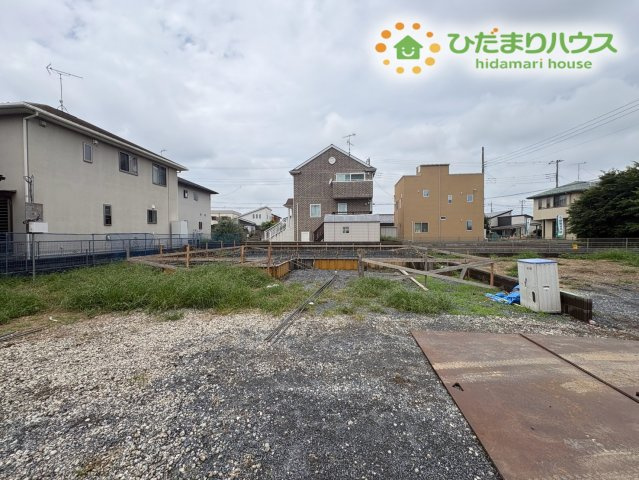 深谷市岡　第15期　新築一戸建て　ワイウッドコート　04の駐車場