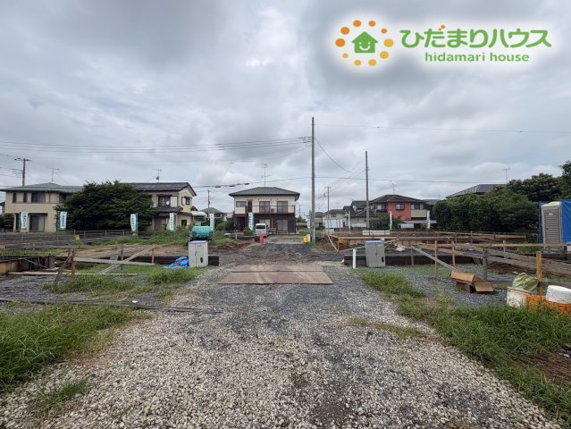 深谷市岡　第15期　新築一戸建て　ワイウッドコート　04の前面道路含む現地写真
