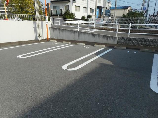 ベルフィオーレの駐車場