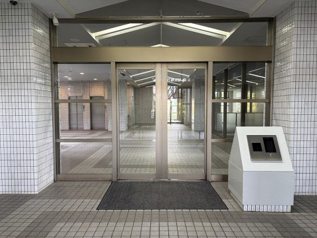 西戸山タワーホウムズノースタワーのエントランス|オートロック付き耐震基準適合タワーマンション、西戸山タワーホウムズノースタワーは即日現地案内可能となっておりますので、お気軽にお問い合わせください！