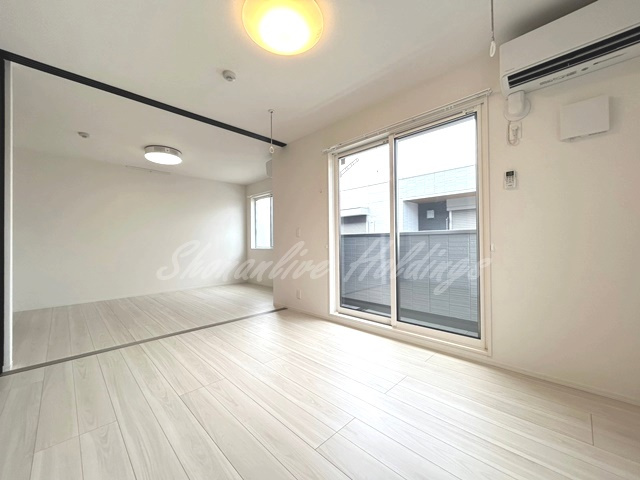 藤沢市本鵠沼２丁目のアパートの居間・リビング
