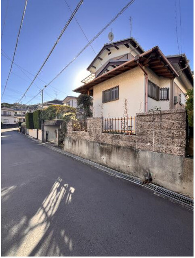 売中古戸建　静岡市清水区港南町の前面道路含む現地写真