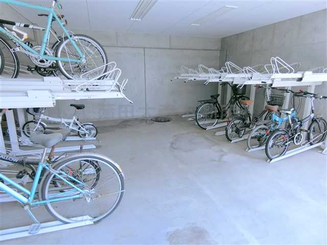 メインステージ西蒲田のその他共用部分|屋根付きラック式の駐輪場　空き状況等詳細はお問合せください。