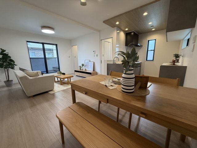 記田町１丁目新築戸建の居間・リビング