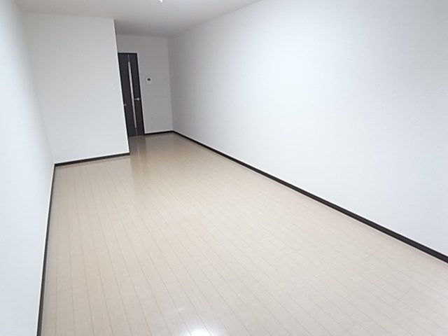尼崎市東七松町１丁目のアパートの居間・リビング