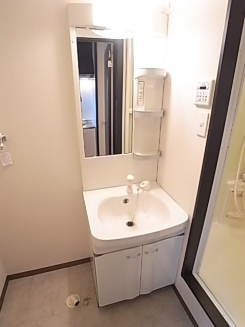 尼崎市東七松町１丁目のアパートの洗面所