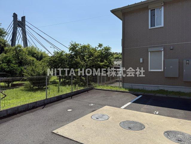 ロザージュシャトレの駐車場|敷地内に駐車場があります◆
