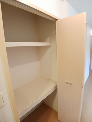 【収納】 | プラシード江津Ｂ | 小物を収納するのに便利です