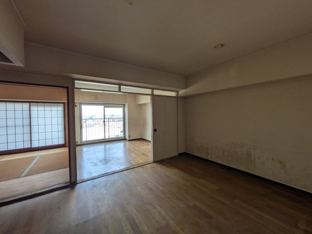 北本ハイデンス1号棟の居間・リビング