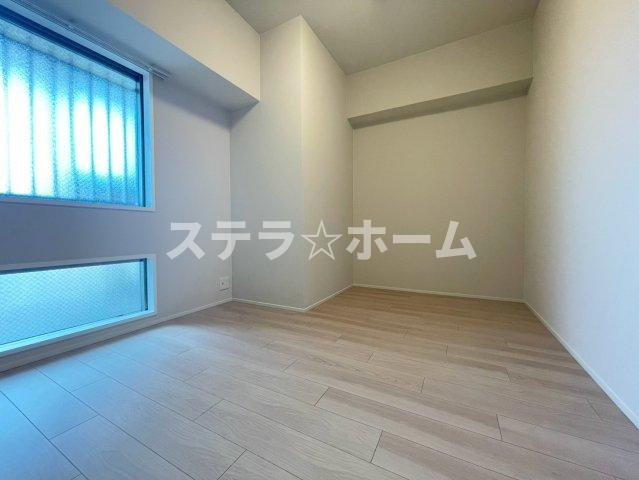 ユニ・アルス新大阪WESTの洋室|広々とした洋室です
