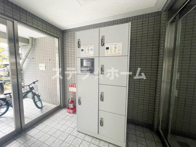 ユニ・アルス新大阪WESTのその他共用部分|宅配ボックス付きです