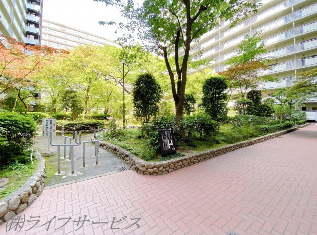 【その他共用部分】 | ファミールハイツ北大阪１号棟 | 緑豊かな敷地内