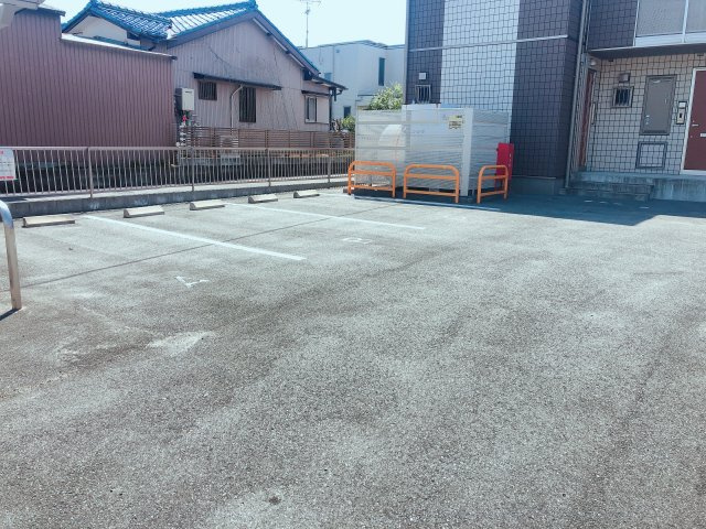 ウエストコートの駐車場