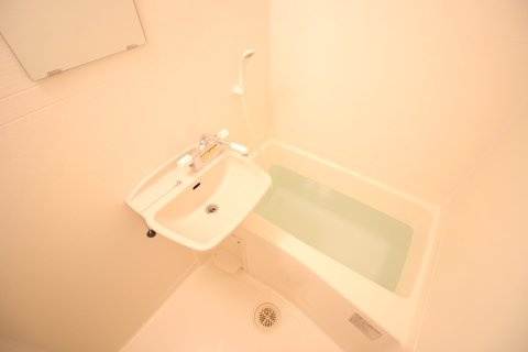 レオパレスＴＡＫＡＫＩの浴室|同タイプ写真の為、現況優先致します。