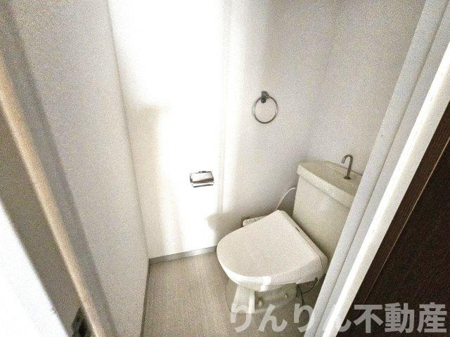 【トイレ】 | カサビエント新浜A棟 | 落ち着いた色調のトイレです