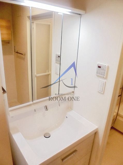 MAISON　ARMOISEの洗面所|独立洗面台です。