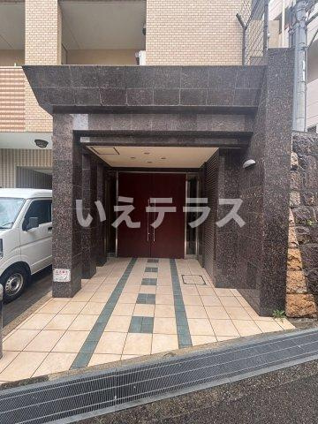 ウォームスヴィル神戸元町JPのエントランス