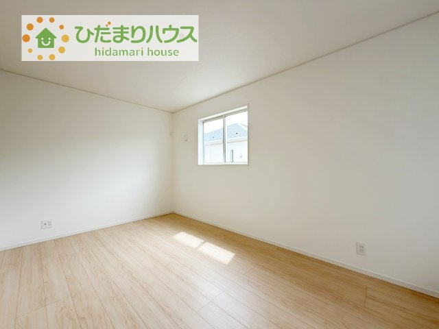 【寝室】 | 土浦市小松第7　新築戸建　1号棟 | 広めの主寝室は、ベッドの他にもパソコンデスクやドレッサーなども置けちゃいます(*^-^*)