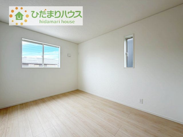 【洋室】 | 土浦市小松第7　新築戸建　1号棟 | 窓が多く、明るい空間を演出してくれます(*^^*)