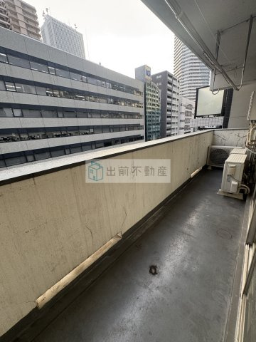 信越ビルのバルコニー