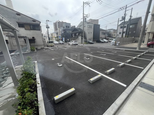 エスリード大阪エヴォルツの駐車場