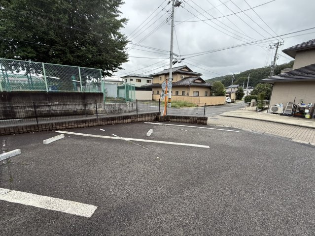 フルールの駐車場