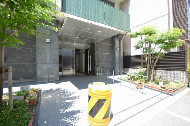 クリスタルグランツ北堀江のエントランス