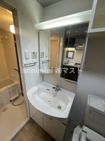 クリスタルグランツ北堀江の洗面所