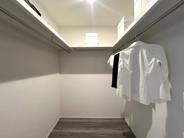 陽光が差し込み、静けさに満たされる洋光台の邸宅。南側へと広がる眺望と穏やかな陽光を取り込む伸びやかな設計。落ち着いた街並みに調和するデザイナーズシリーズ。な【磯子区洋光台2丁目新築戸建】の収納