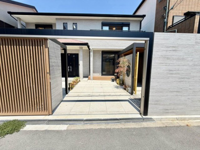 【エントランス】 | 御崎６丁目　中古戸建 | サンディ御崎店まで徒歩４分♪ライフ御崎店まで徒歩４分♪毎日のお買い物に便利ですね！その日の特売日などでスーパーを選べますね♪