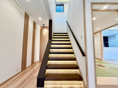 【内装】 | 御崎６丁目　中古戸建 | 室内は高級感あふれる内装になっています。ぜひ室内をご覧くださいませ。