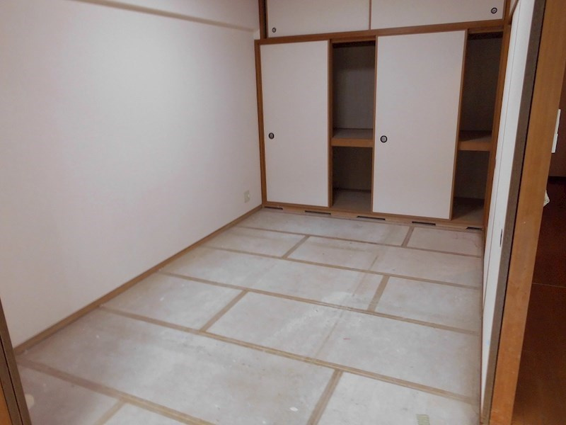 プラザハイツ二ツ屋B棟の和室
