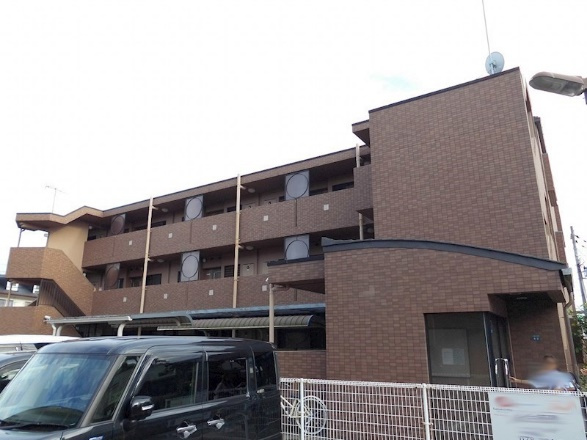 プラザハイツ二ツ屋B棟の外観