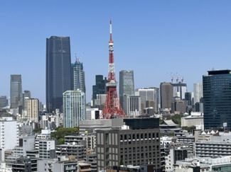 【外観】 | GLOBAL FRONT TOWER | 日中・東京タワービュー。東京タワーを足元から望む、圧巻の眺望です。